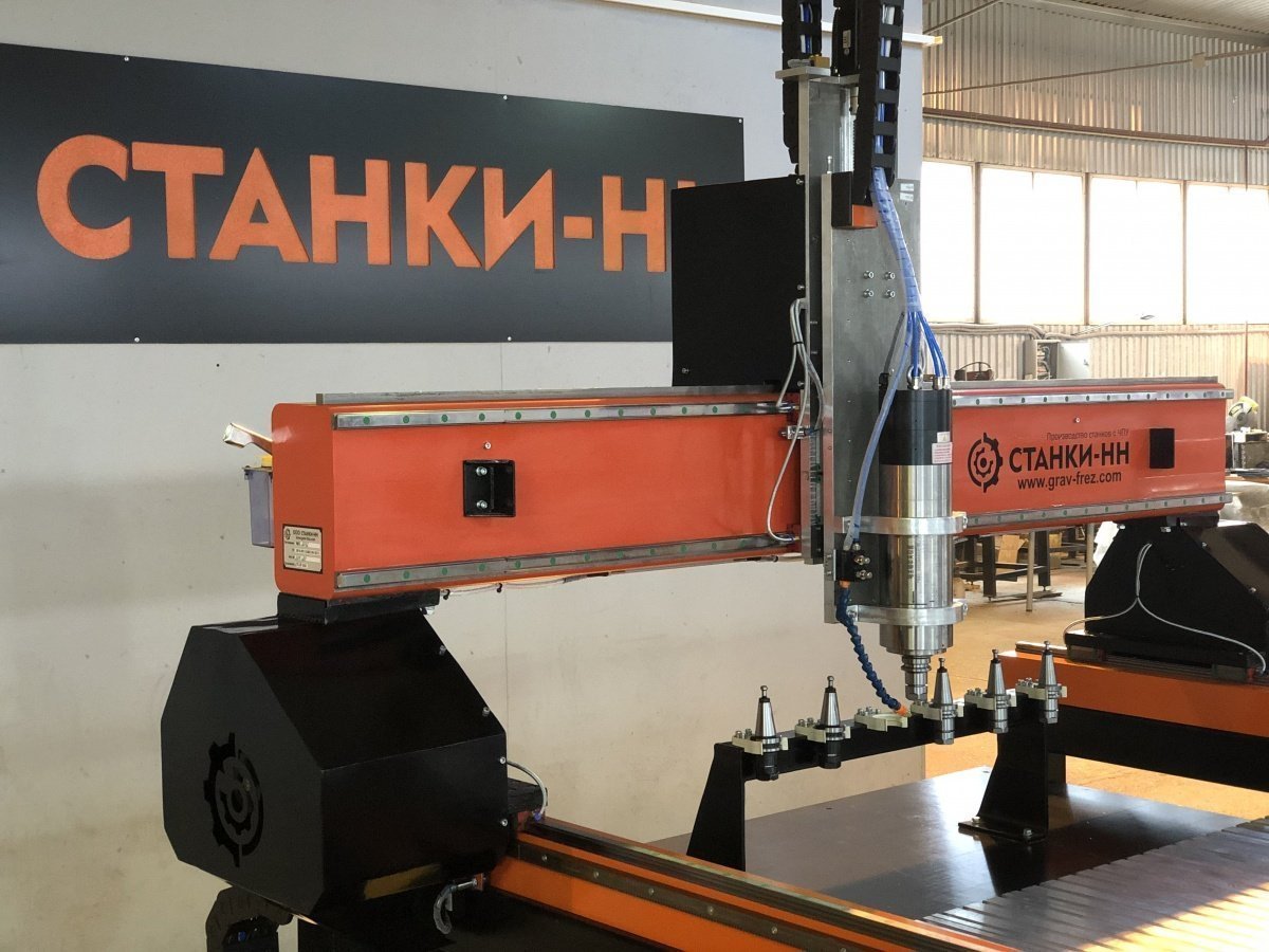 Фрезерный станок с ЧПУ с Автосменой инструмента